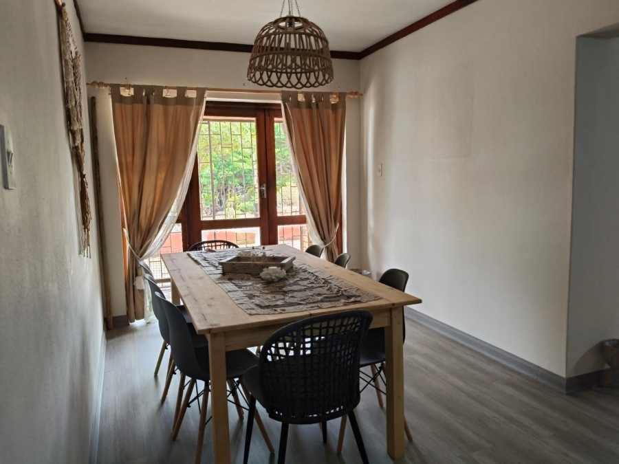 6 Bedroom Property for Sale in Paradise Beach Eastern Cape